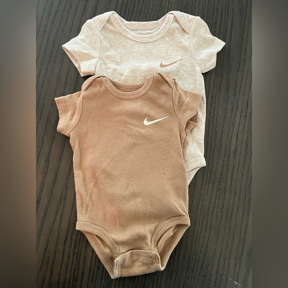 Nike 2 pack onesies - Picture 1 of 4